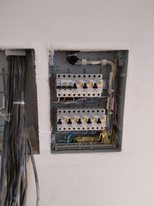Монтаж внутреннего эщ. Установка ирасключение защитных аппаратов.